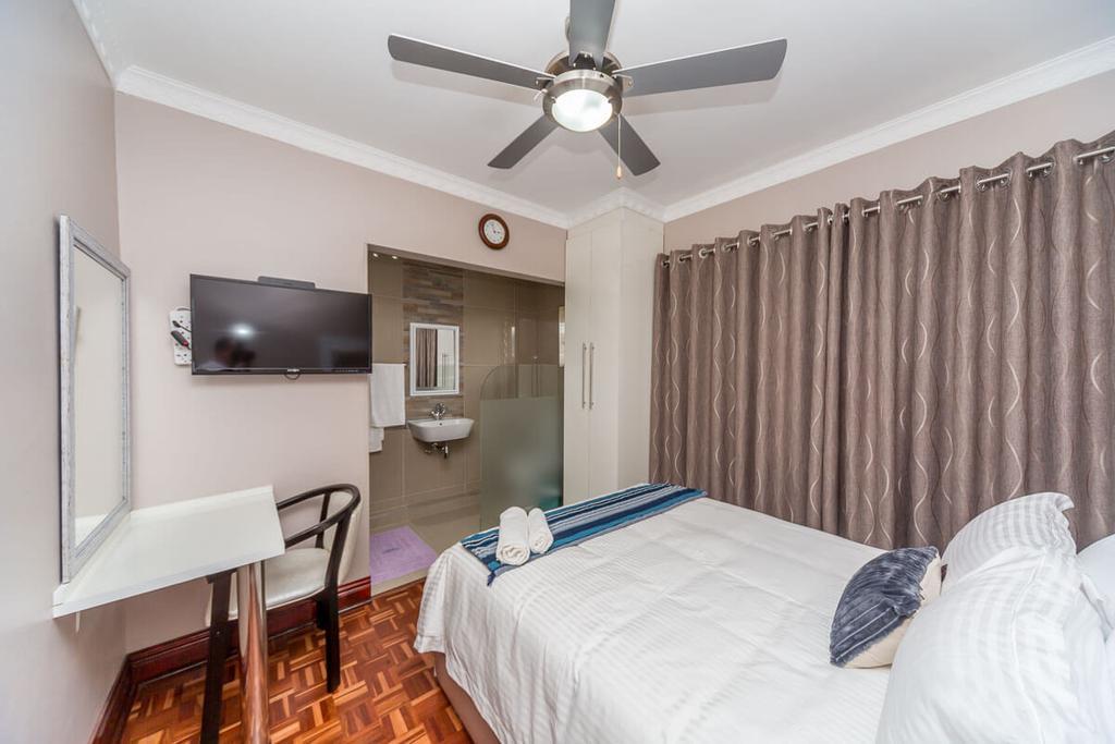 The Musafer Travel Lodge Pietermaritzburg Exterior foto